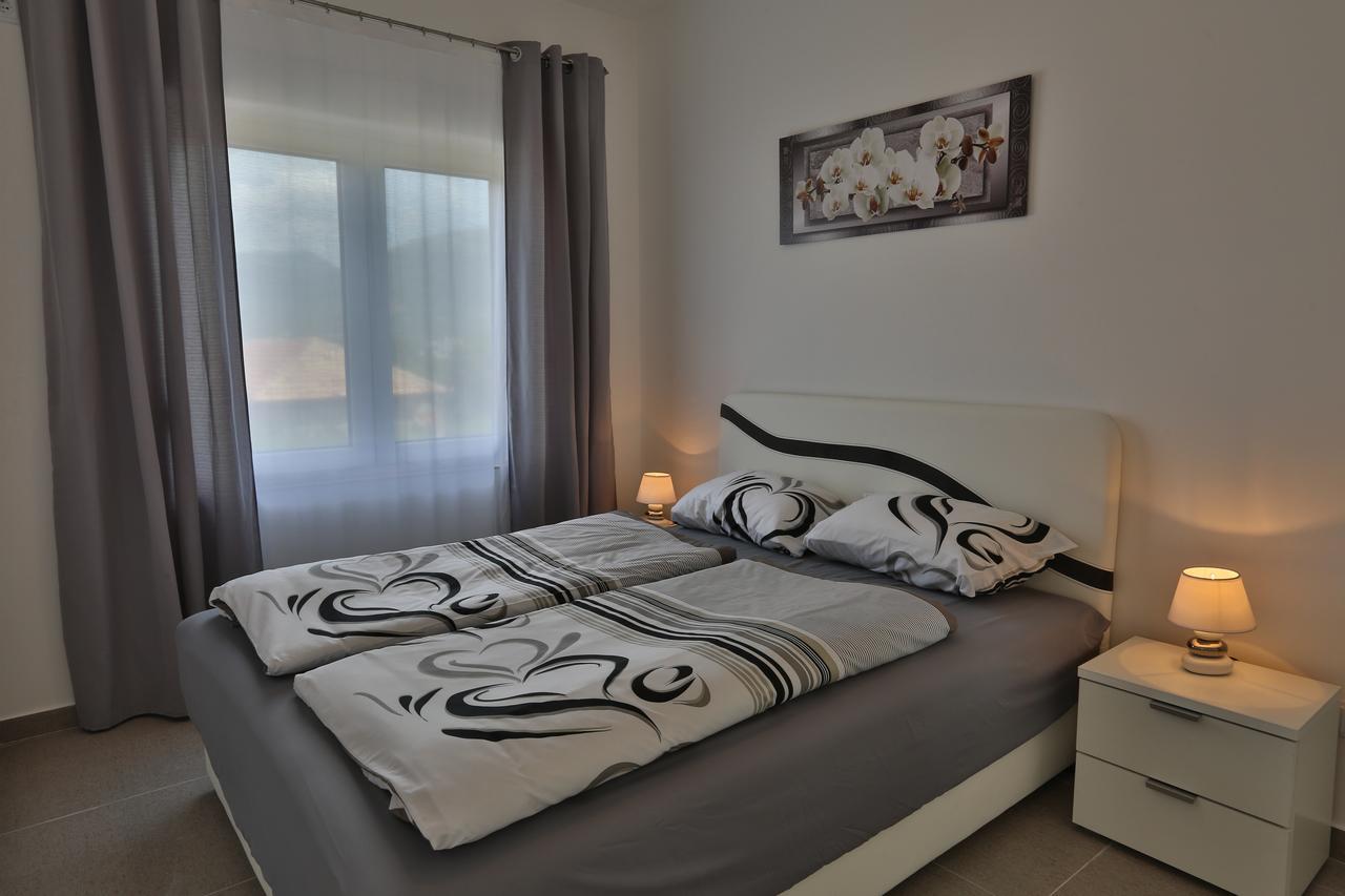 Kristina Apartments Tivat Exterior photo